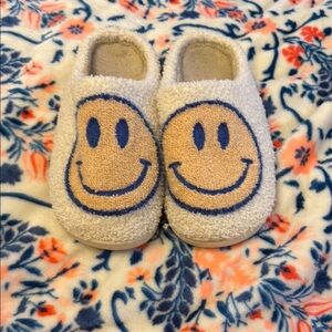 Smiley Face Kids Slippers - Cream and Blue
